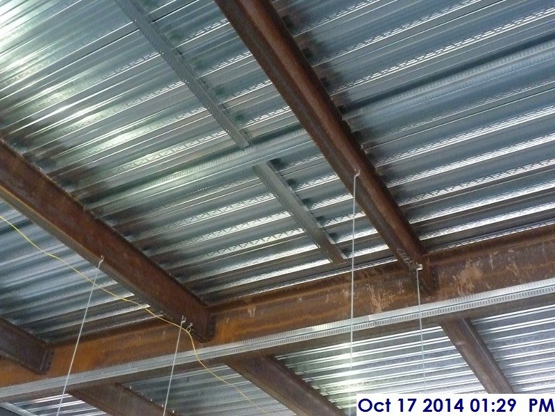 Top metal track at the 2nd floor Facing South (800x600)